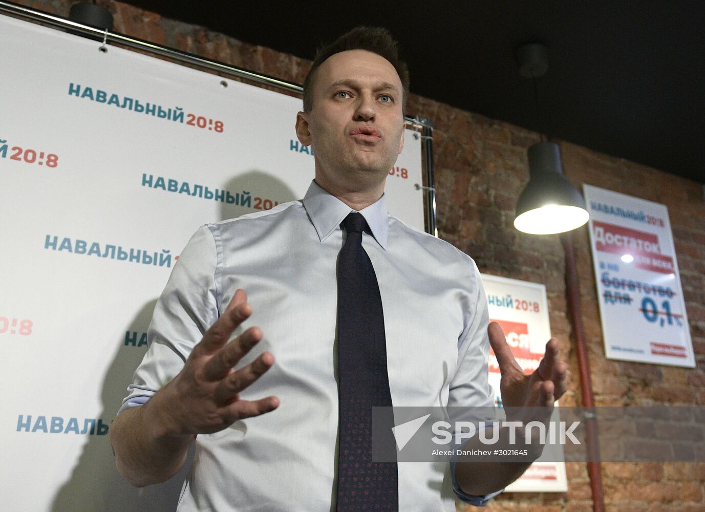 Alexei Navalny's headquarters open in St. Petersburg