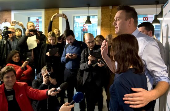 Alexei Navalny's headquarters open in St. Petersburg