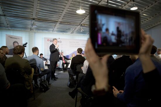 2018 presidential hopeful Yavlinsky's confidants hold forum