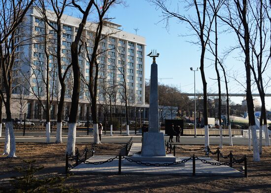 Unveiling a monument to Pacific Fleet commanders in Vladivostok
