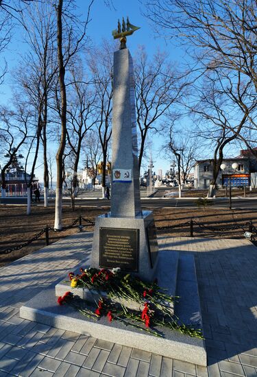 Unveiling a monument to Pacific Fleet commanders in Vladivostok