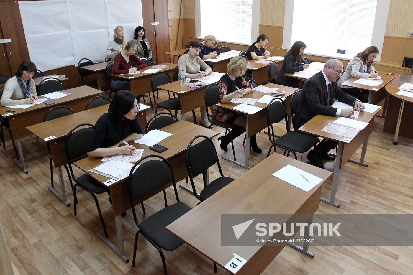 Russian parents take Unified State Exam