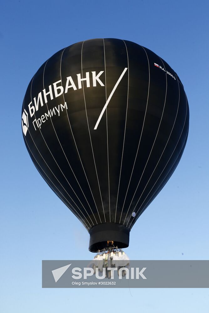 Fyodor Konyukhov and Ivan Menyaylo start hot air balloon flight