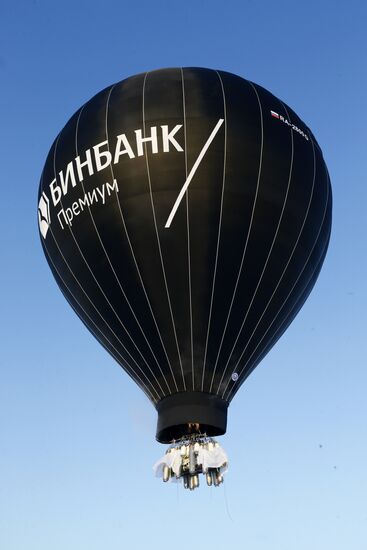 Fyodor Konyukhov and Ivan Menyaylo start hot air balloon flight