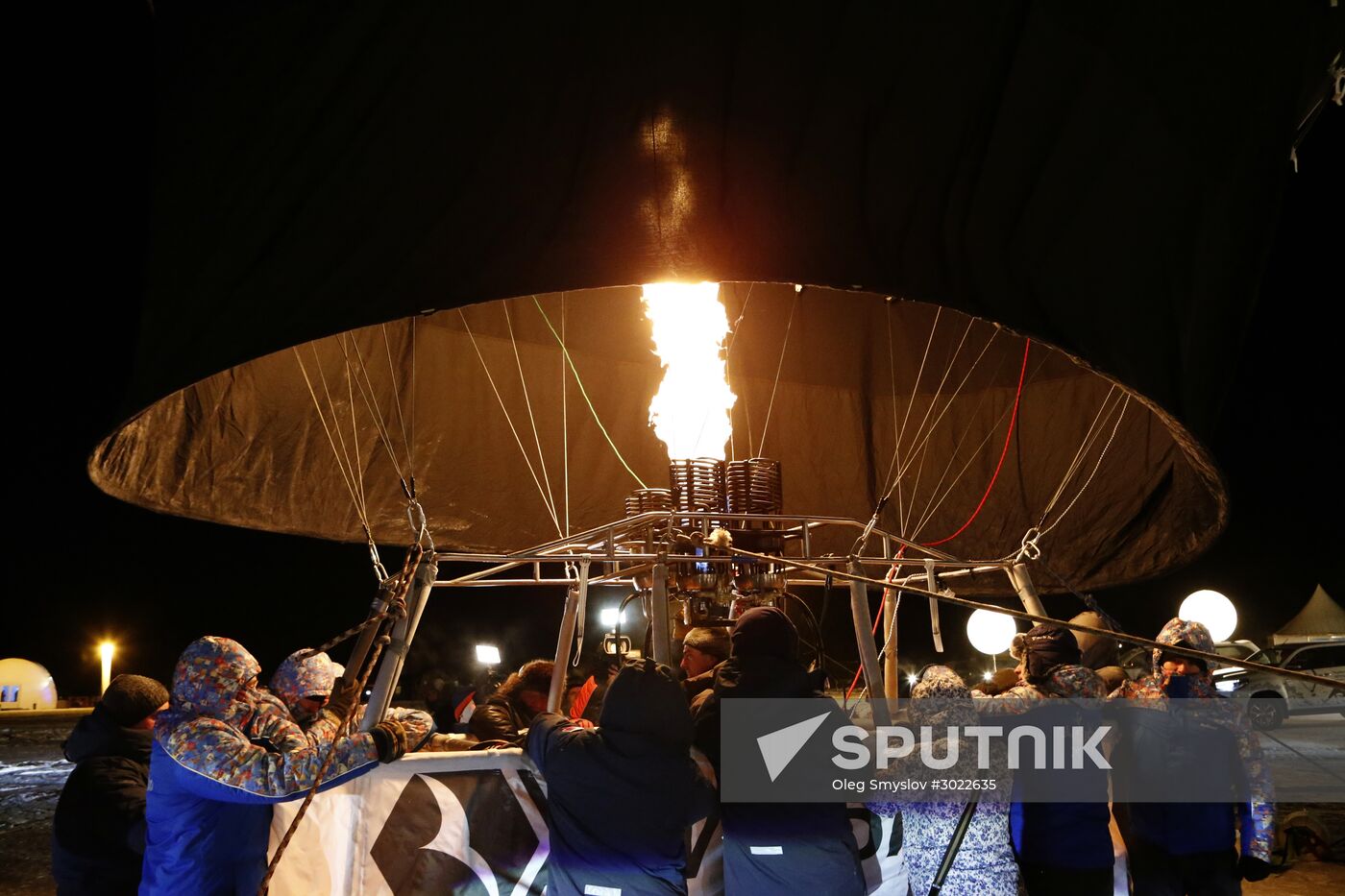 Fyodor Konyukhov and Ivan Menyaylo start hot air balloon flight