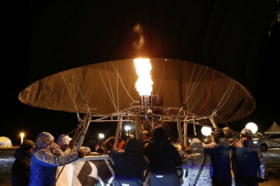 Fyodor Konyukhov and Ivan Menyaylo start hot air balloon flight