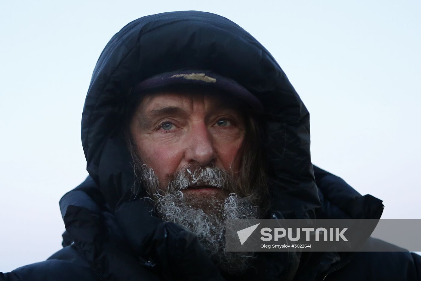 Fyodor Konyukhov and Ivan Menyaylo start hot air balloon flight
