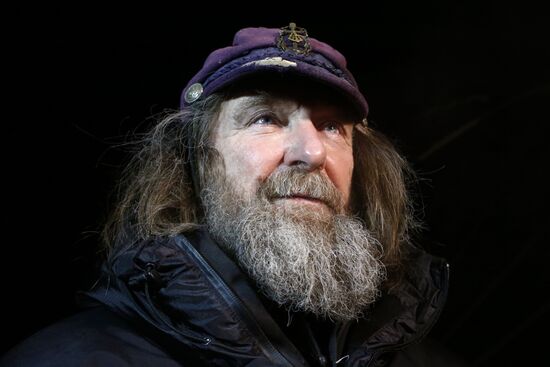 Fyodor Konyukhov and Ivan Menyaylo start hot air balloon flight