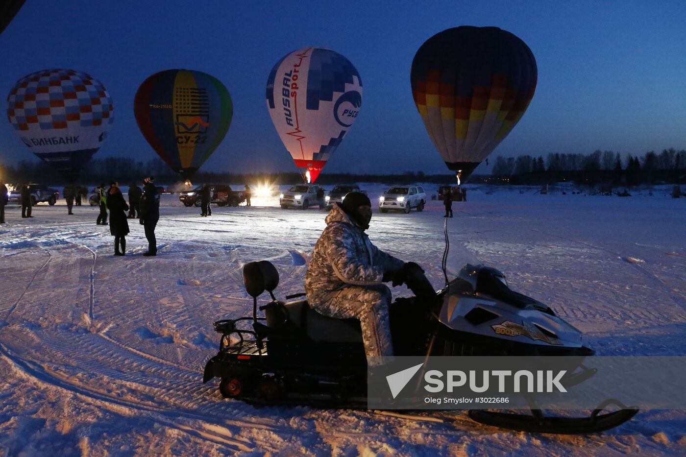 Fyodor Konyukhov and Ivan Menyaylo start hot air balloon flight