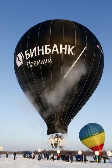 Fyodor Konyukhov and Ivan Menyaylo start hot air balloon flight