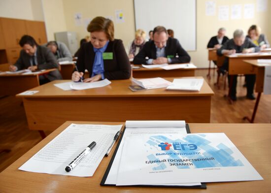 Russian parents take Unified State Exam