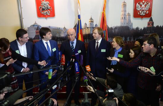 Russian parents take Unified State Exam