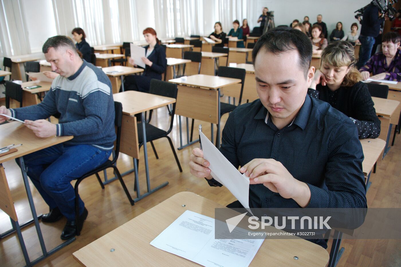 Russian parents take Unified State Exam