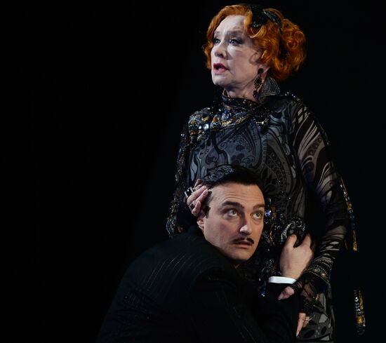 Dress rehearsal of play "Apples & Oranges"