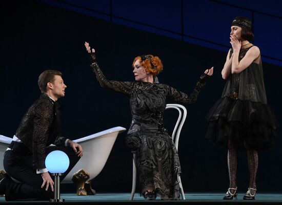 Dress rehearsal of play "Apples & Oranges"