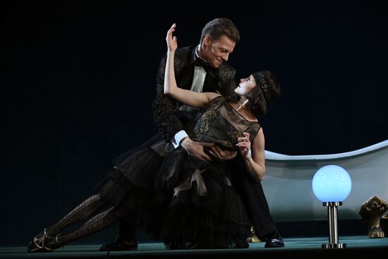 Dress rehearsal of play "Oranges & Lemons"