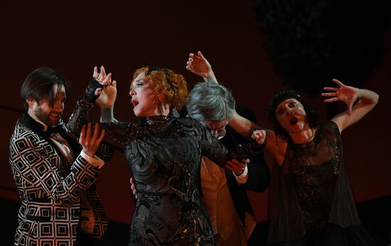 Dress rehearsal of play "Apples & Oranges"