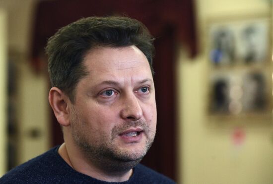 Dress rehearsal of play "Apples & Oranges"