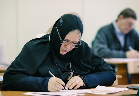 Russian parents take Unified State Exam