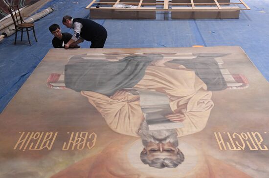 Nesterenko's exhibition "Our Glory - Russian Empire!" exhibits installed