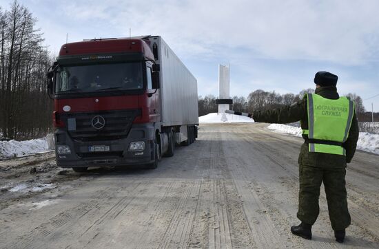 Russia sets up border control zones on the frontier with Belarus