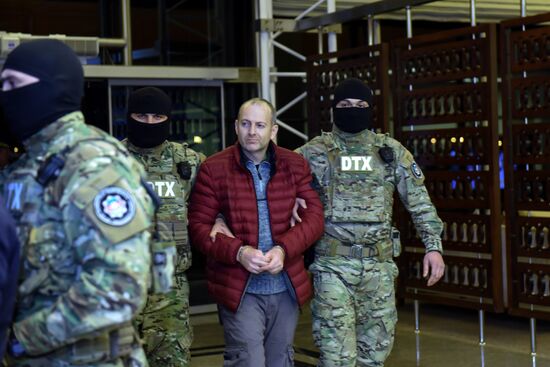 Blogger Alexander Lapshin extradited from Minsk to Baku