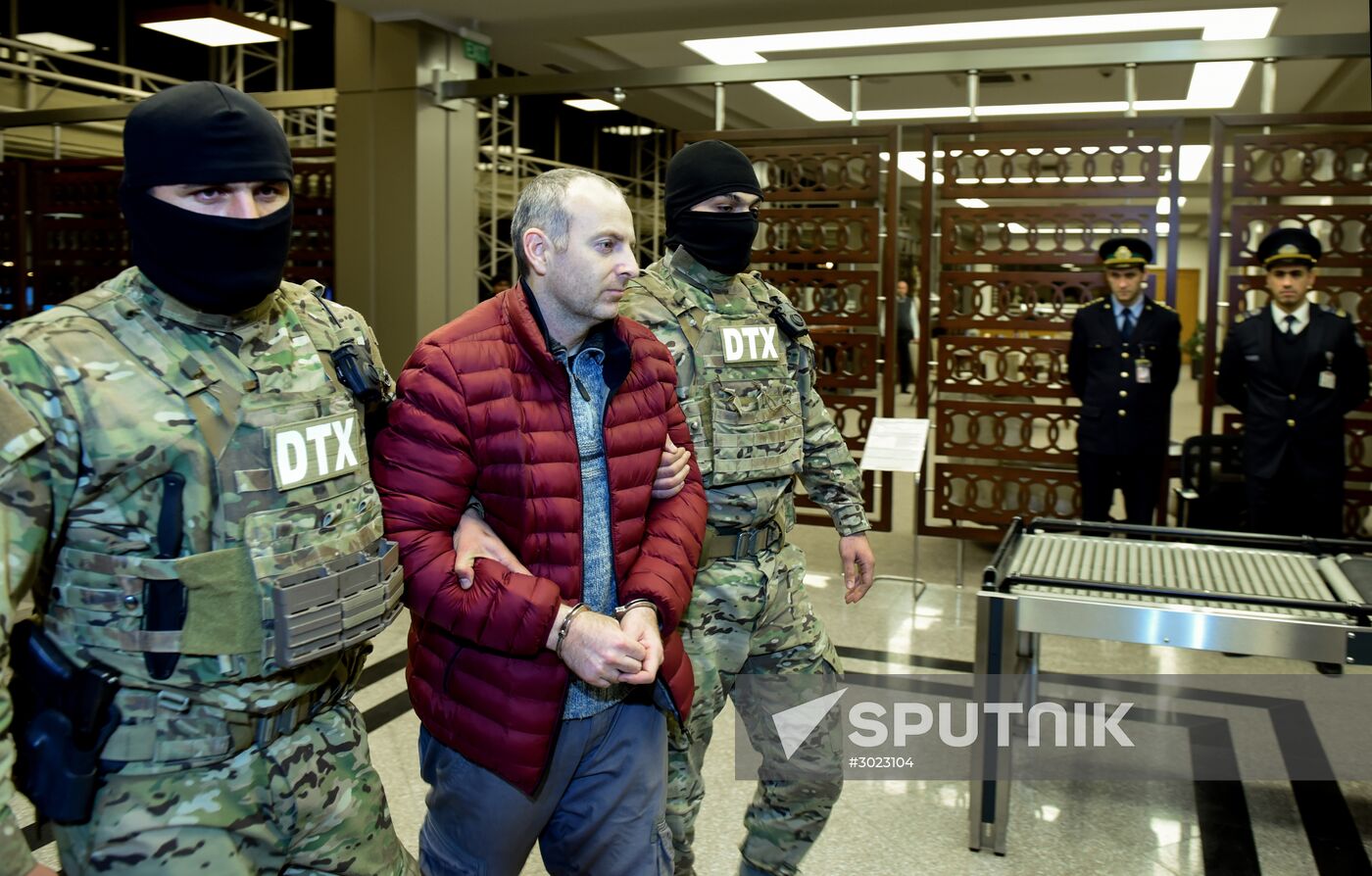 Blogger Alexander Lapshin extradited from Minsk to Baku