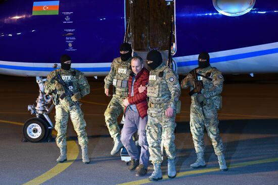 Blogger Alexander Lapshin extradited from Minsk to Baku
