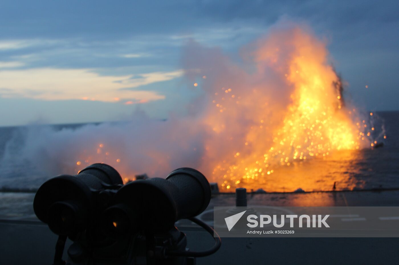 Distant sea voyage by Russian Northern Fleet's combat vessels