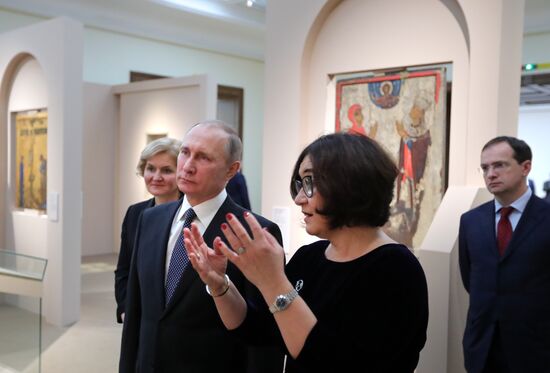 President Vladimir Putin visits "Roma. Aeterna. Vatican Pinacoteca Masterpieces" exhibition at Tretyakov Gallery