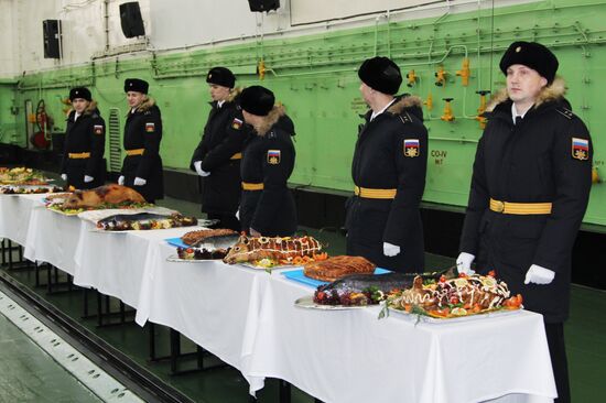 Admiral Kuznetsov aircraft carrier meeting ceremony in Severomorsk