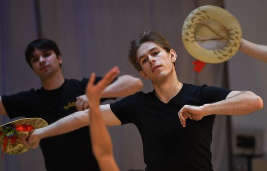 Igor Moiseyev Falk Dance Ensemble holds rehearsal
