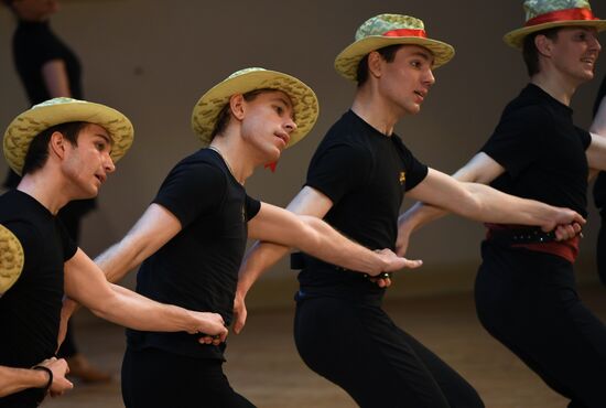 Igor Moiseyev Dance Company concert rehearsal