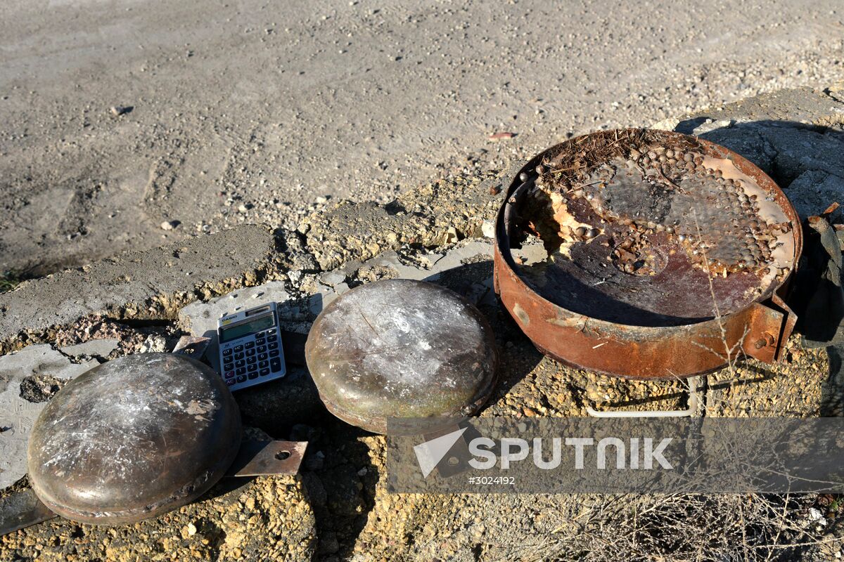 Russian Armed Force Mine Action Centre sappers inspect ruined buildings in Aleppo