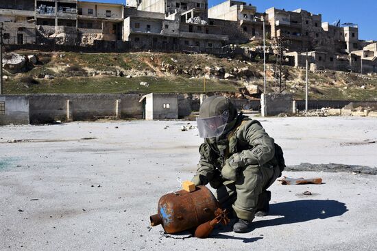 Russian military engineers demine transport infrastructure in Aleppo