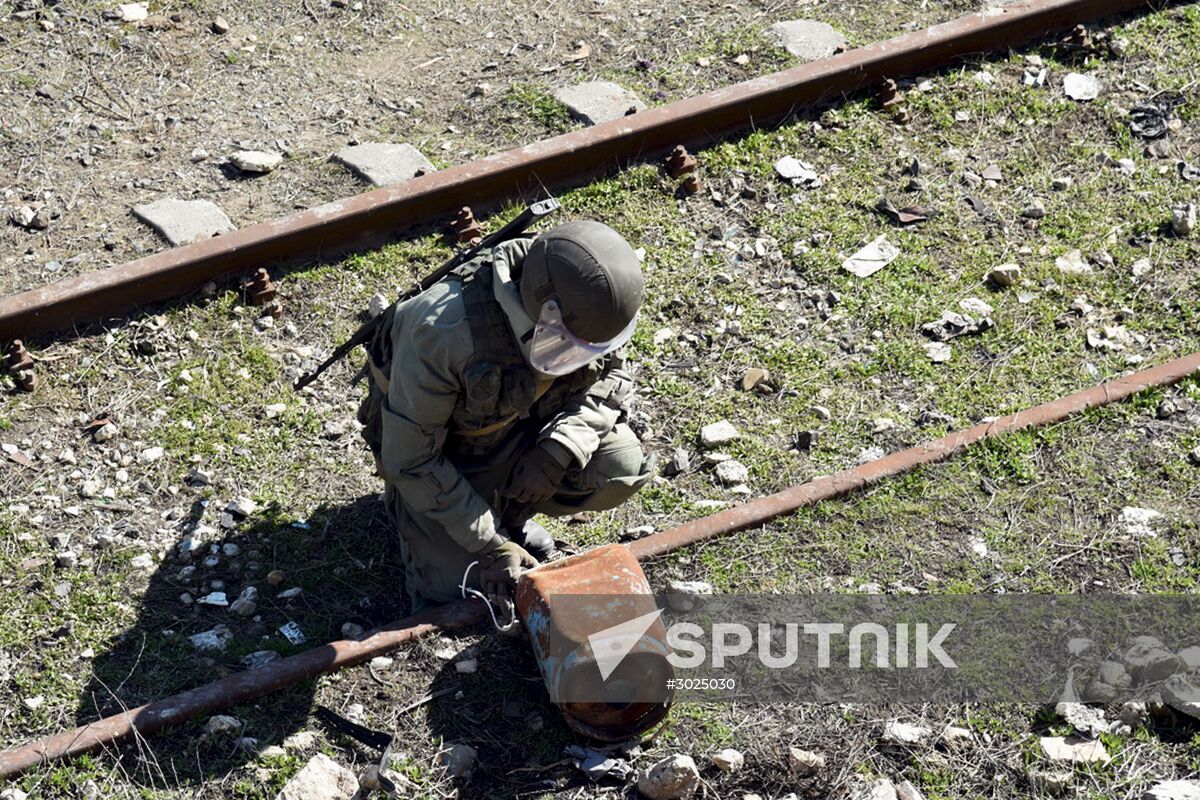 Russian military engineers demine transport infrastructure in Aleppo