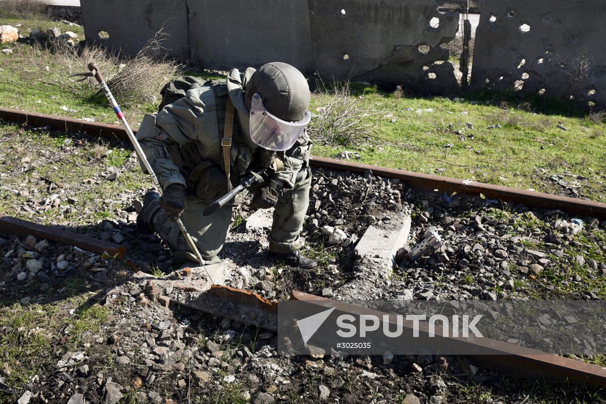 Russian military engineers demine transport infrastructure in Aleppo