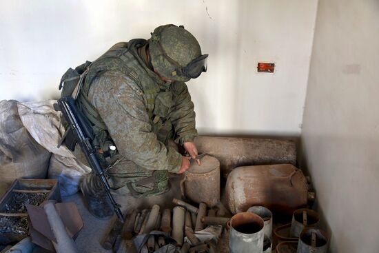 Russian military engineers demine transport infrastructure in Aleppo