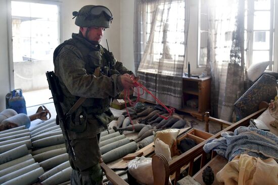 Russian military engineers demine transport infrastructure in Aleppo