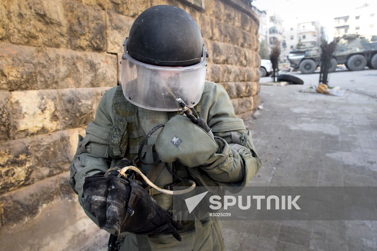 Russian military engineers demine transport infrastructure in Aleppo