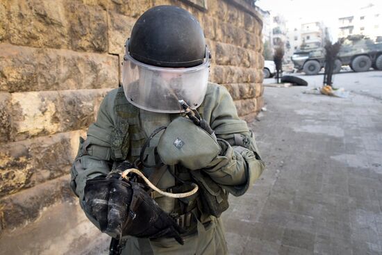 Russian military engineers demine transport infrastructure in Aleppo