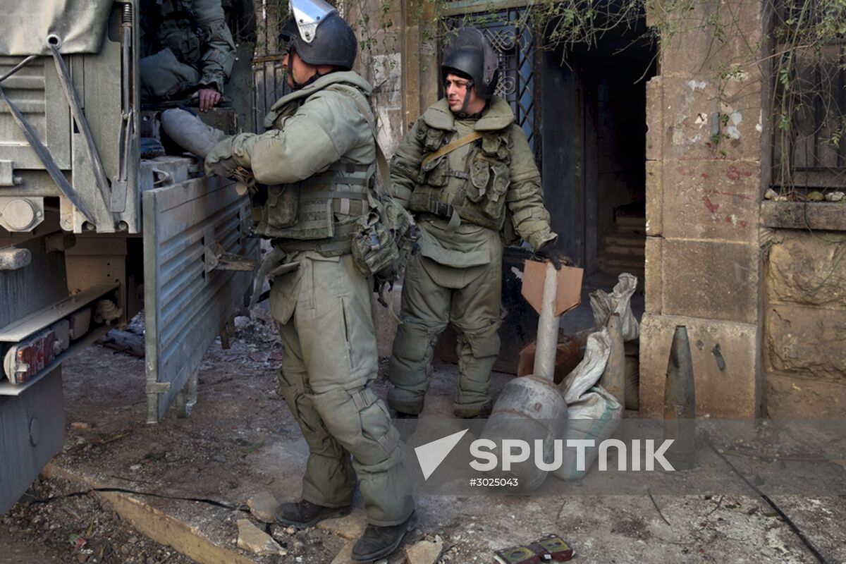 Russian military engineers demine transport infrastructure in Aleppo