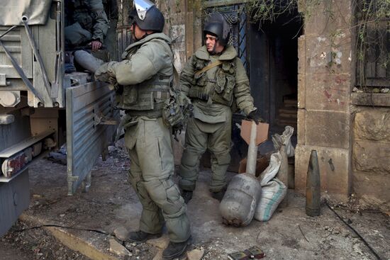 Russian military engineers demine transport infrastructure in Aleppo