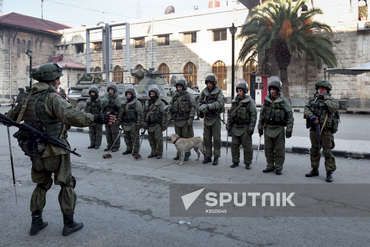 Russian military engineers demine transport infrastructure in Aleppo