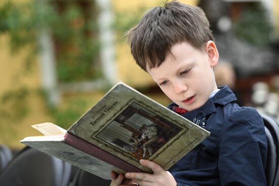 Reading Eugene Onegin project