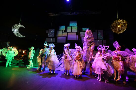 Dress rehearsal of "Noye's Fludde" opera