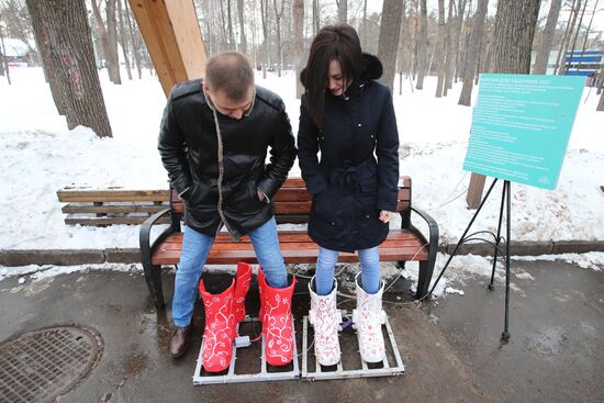 Electric heated boots for lovers placed in Sokolniki Park