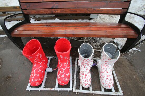 Electric heated boots for lovers placed in Sokolniki Park