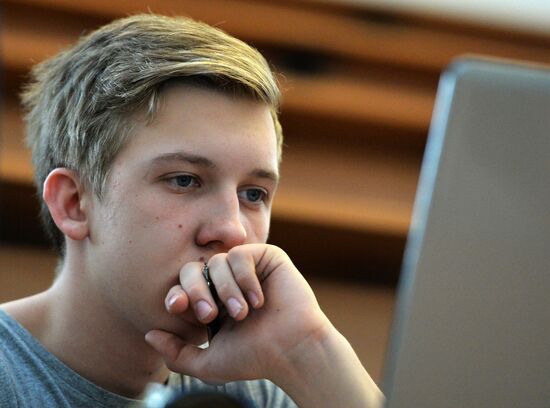 "Come and Solve!" nation-wide physics test in Vladivostok