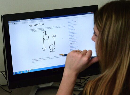 "Come and Solve!" nation-wide physics test in Vladivostok